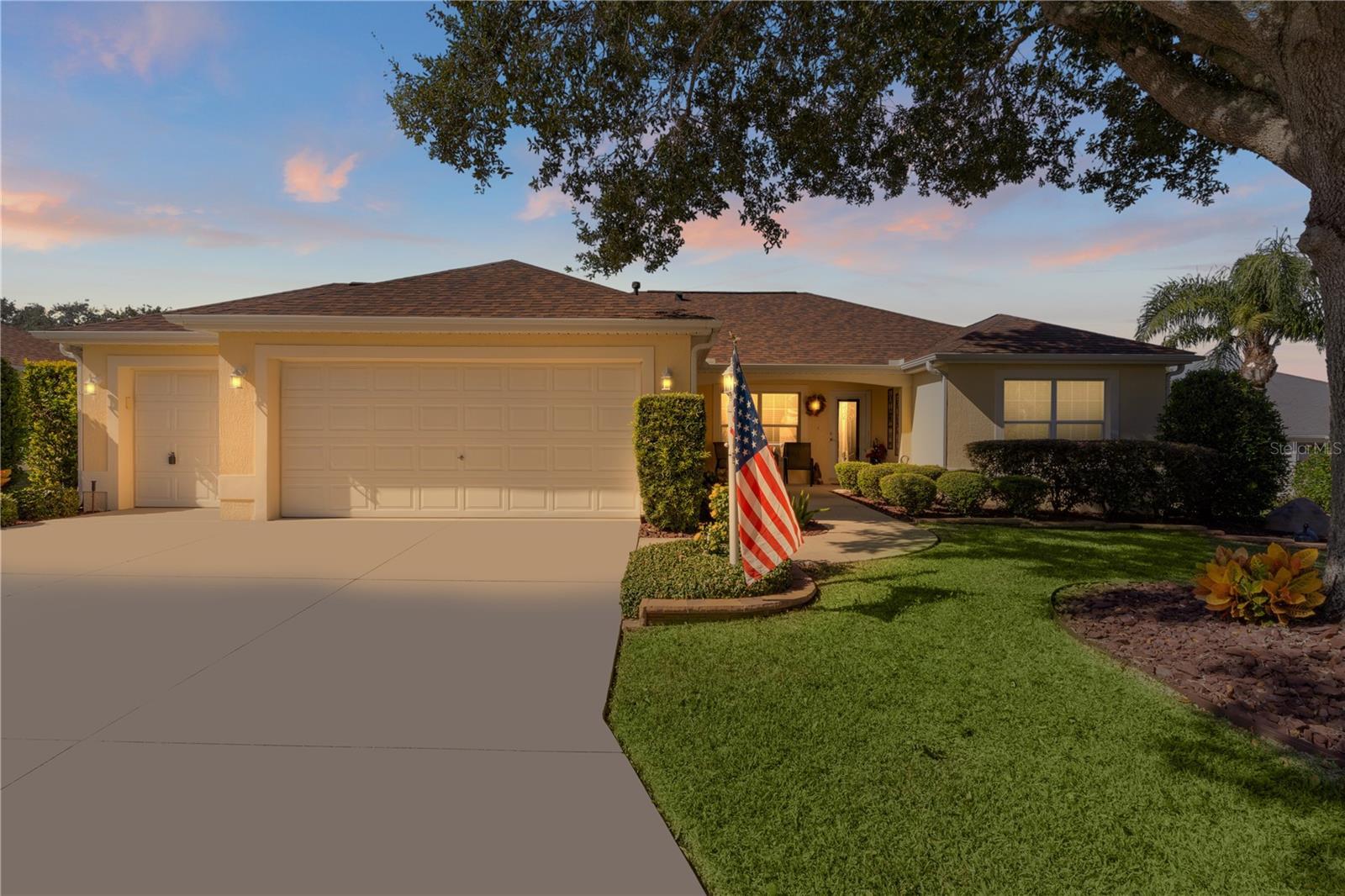 Photo one of 17760 Se 85Th Causton Ct The Villages FL 32162 | MLS G5075314