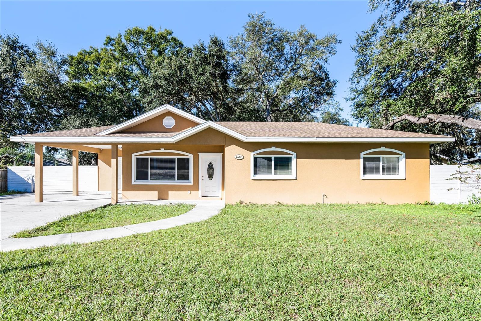 Photo one of 2605 S Lincoln Ave Lakeland FL 33803 | MLS G5076620