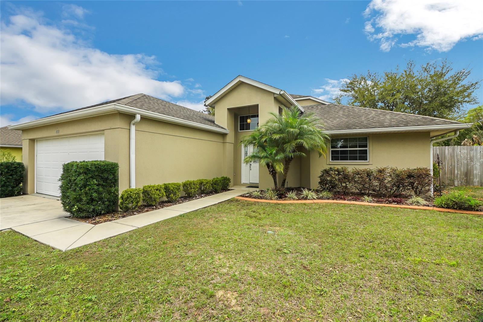 Photo one of 4511 Abaco Dr Tavares FL 32778 | MLS G5079302