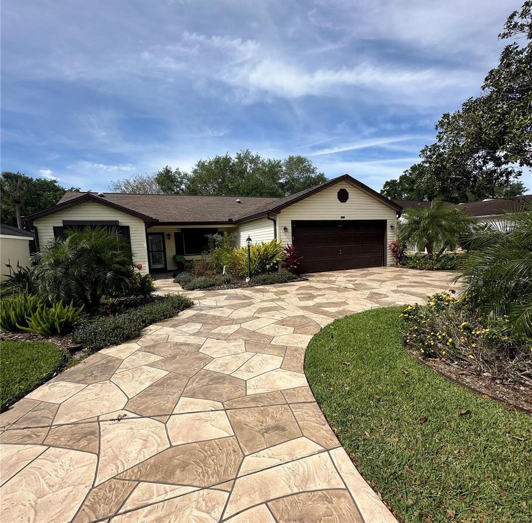 Photo one of 834 Ramos Dr The Villages FL 32159 | MLS G5080249