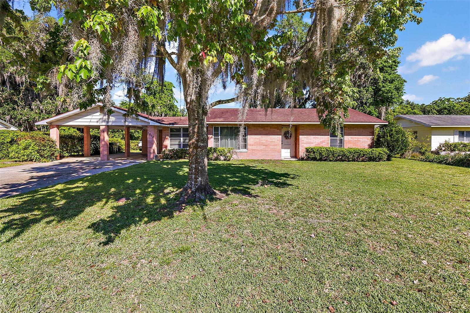 Photo one of 1012 Lee St Leesburg FL 34748 | MLS G5080418