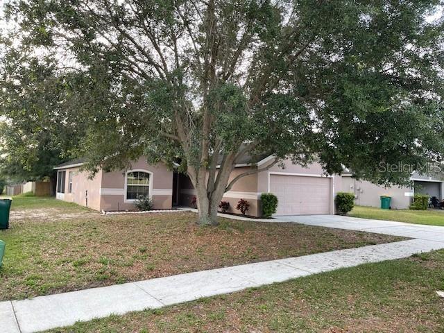 Photo one of 3961 Hillingdon Rd Tavares FL 32778 | MLS G5080477