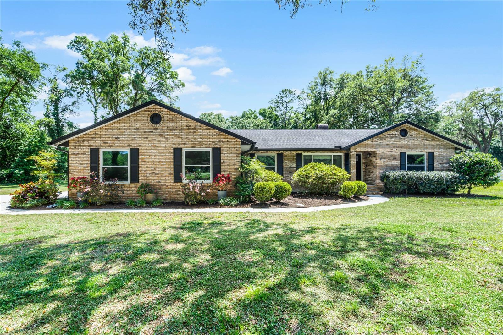 Photo one of 28 Oak Hammock Ln Apopka FL 32712 | MLS G5080722