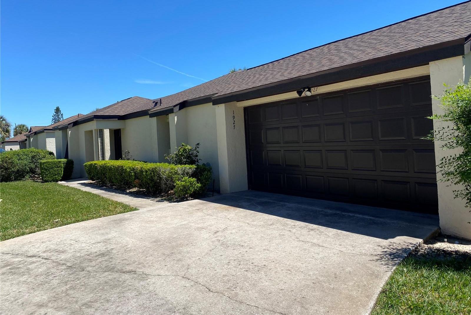 Photo one of 1927 Sycamore Cir # 27C Tavares FL 32778 | MLS G5080895