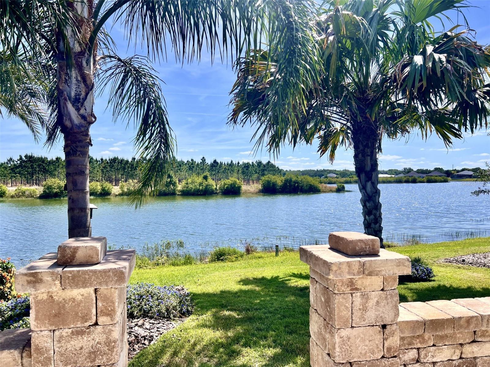 Photo one of 8668 Bridgeport Bay Cir Mount Dora FL 32757 | MLS G5080900