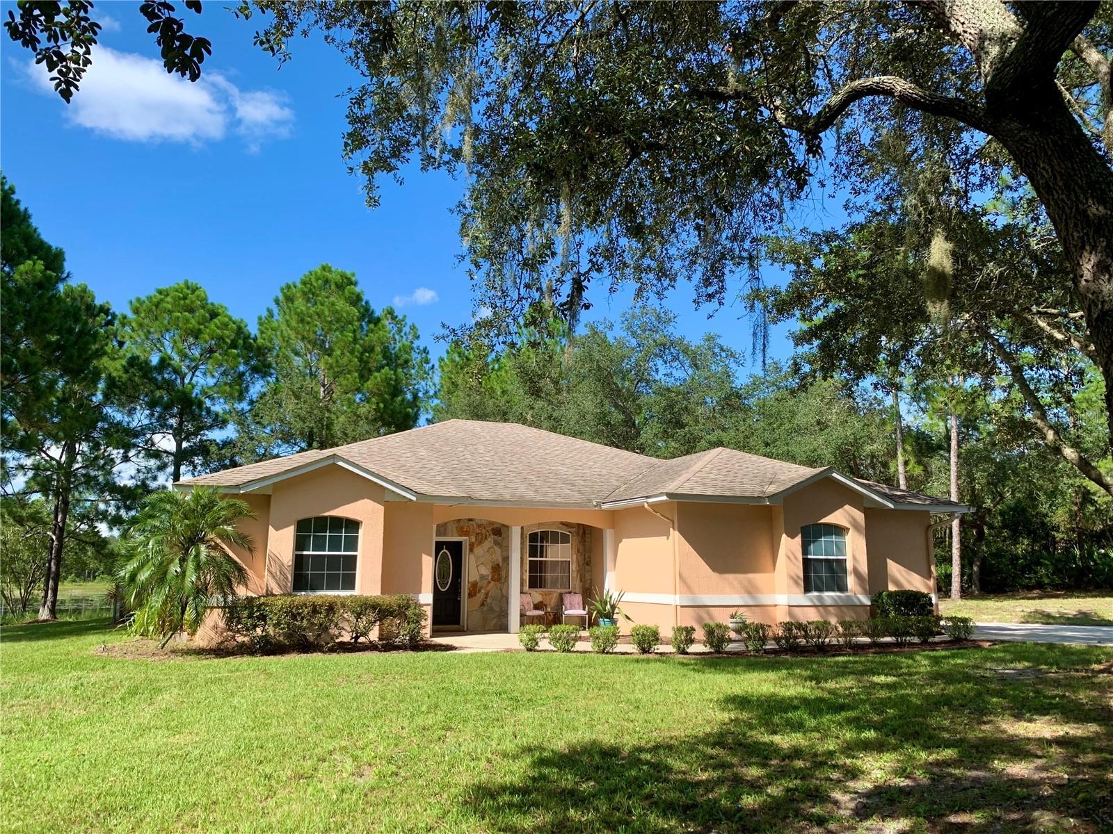 Photo one of 30745 W Veronica Ave Eustis FL 32736 | MLS G5085084