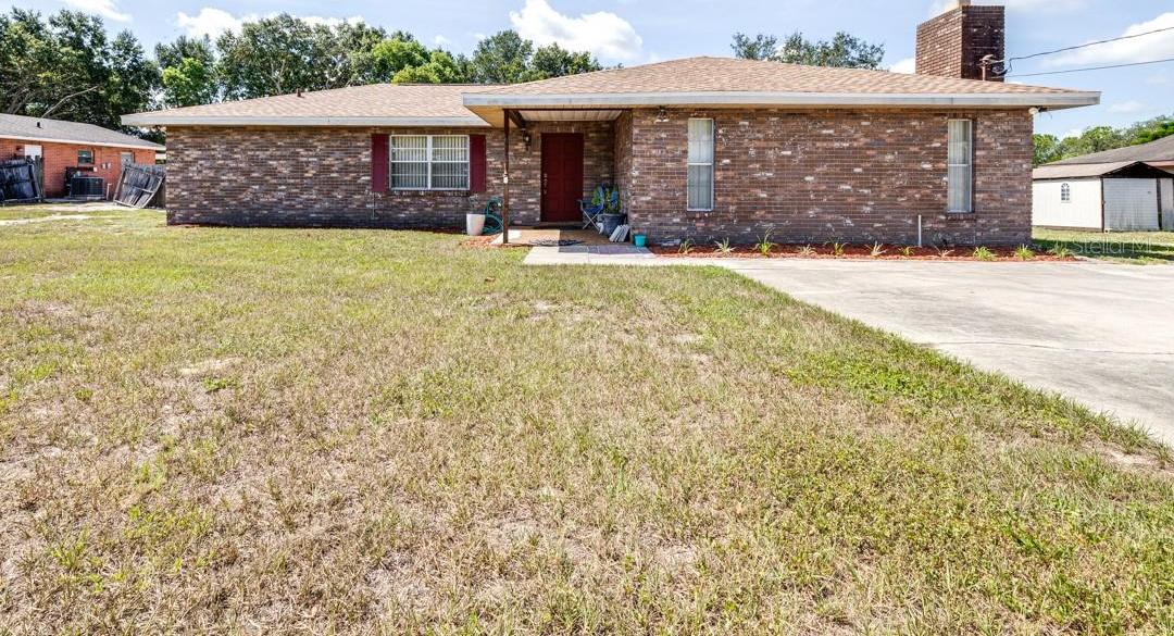 Photo one of 2010 Overlook Dr Winter Haven FL 33884 | MLS L4938807