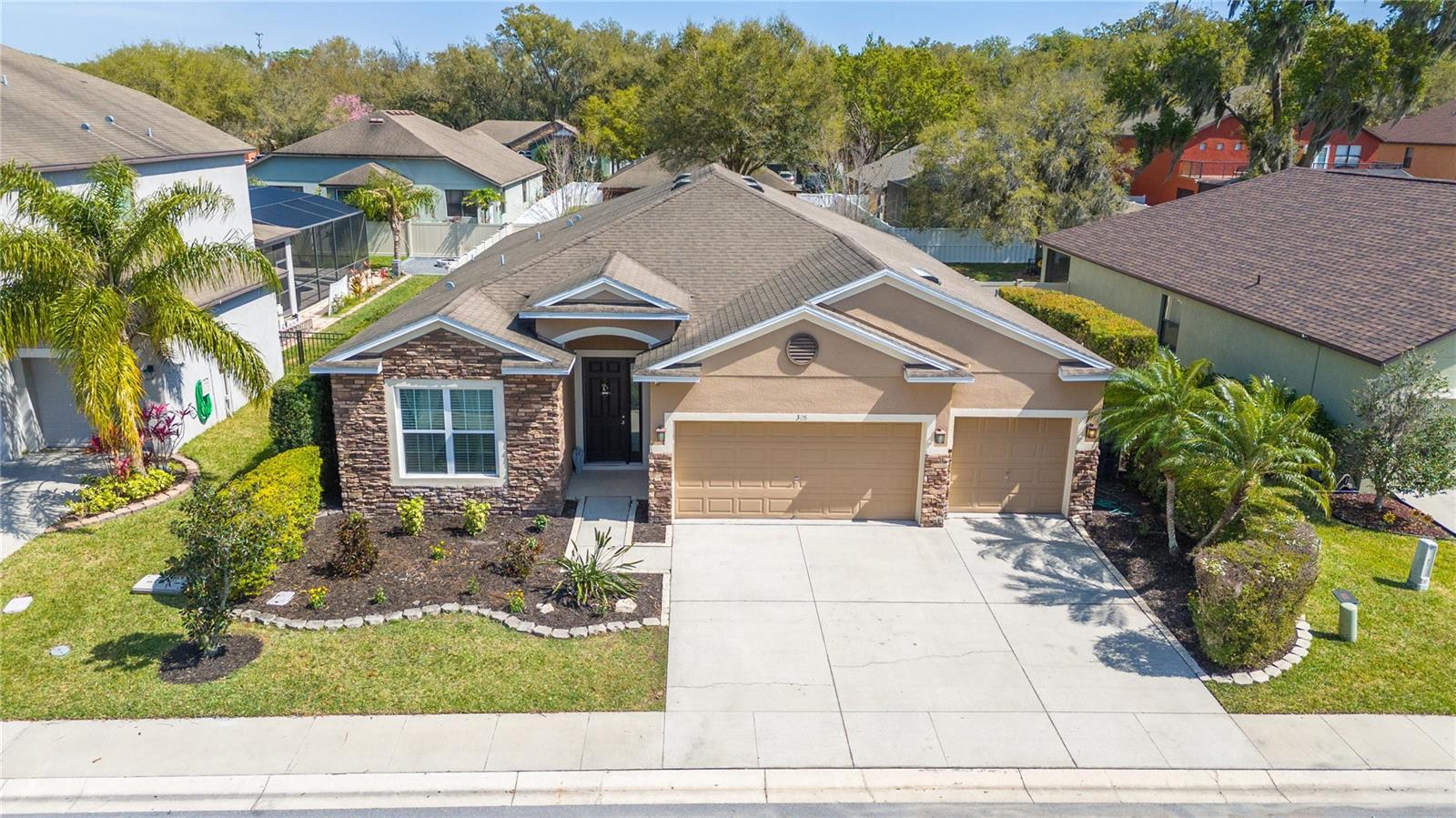 Photo one of 305 Oaklanding Dr Mulberry FL 33860 | MLS L4942954