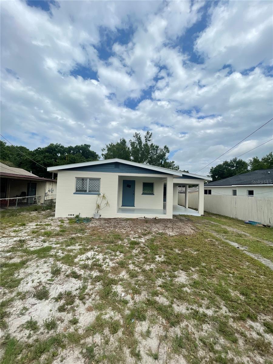 Photo one of 2804 Avenue M Nw Winter Haven FL 33881 | MLS L4943405