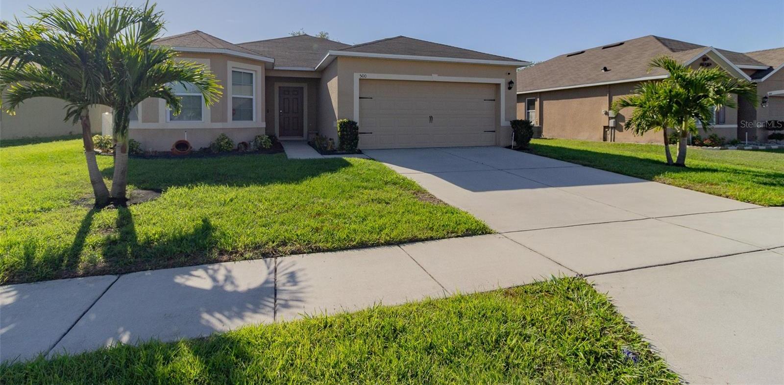 Photo one of 500 Squires Grove Dr Winter Haven FL 33880 | MLS L4943518