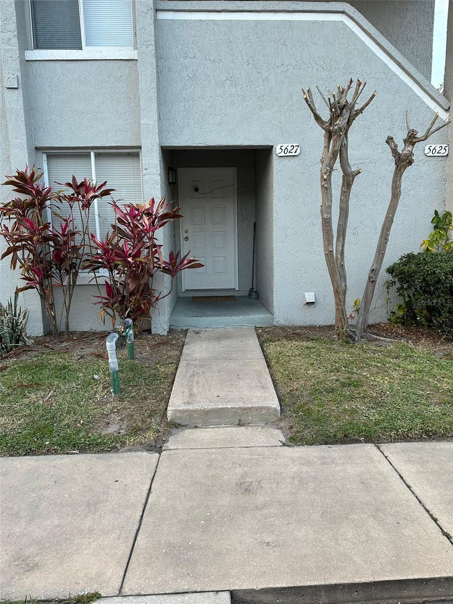 Photo one of 5627 Blue Shadows Ct # 3 Orlando FL 32811 | MLS L4943611