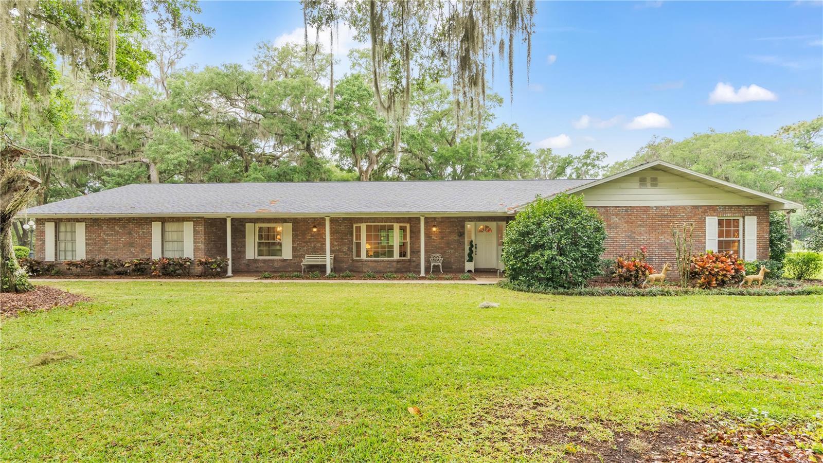 Photo one of 4640 Forest Dr Mulberry FL 33860 | MLS L4943664