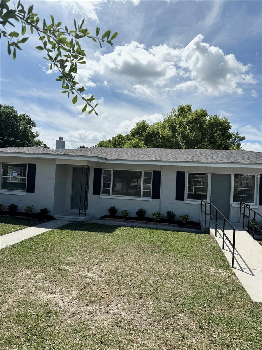 Photo one of 411 Pilaklakaha Ave Auburndale FL 33823 | MLS L4943700