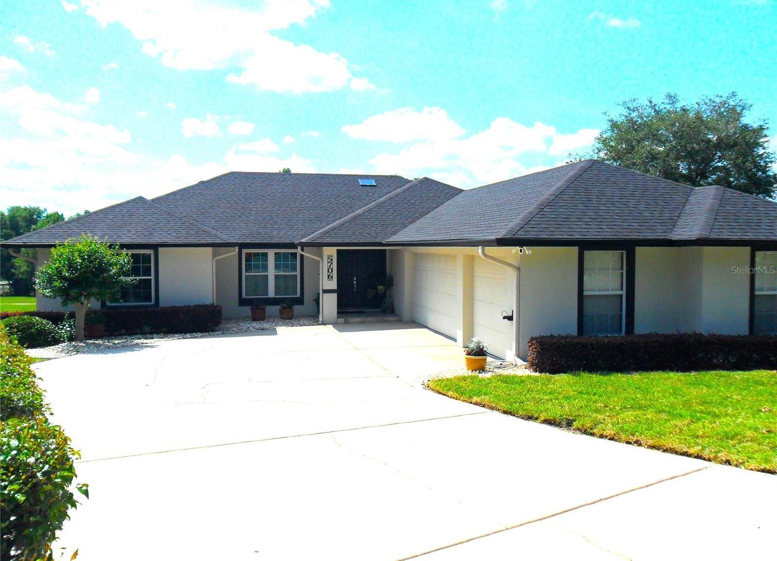 Photo one of 5706 Manchester W Dr Lakeland FL 33810 | MLS L4944175