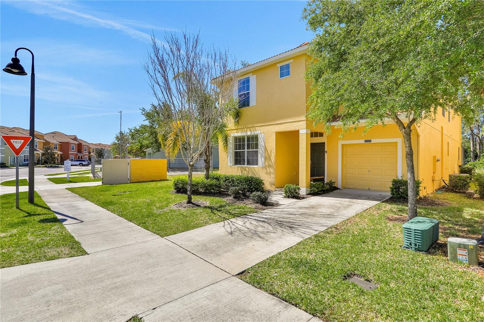 Photo one of 8800 Bamboo Palm Ct Kissimmee FL 34747 | MLS O6118790