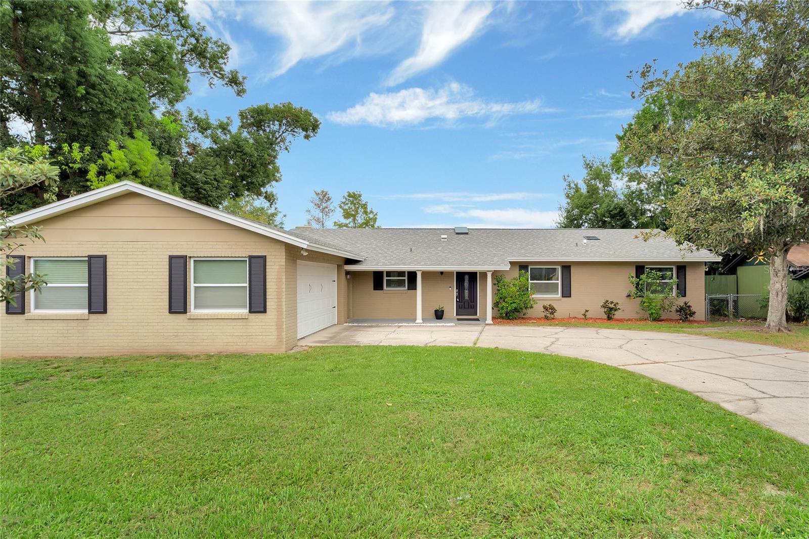 Photo one of 2009 E Lake Dr Casselberry FL 32707 | MLS O6144639