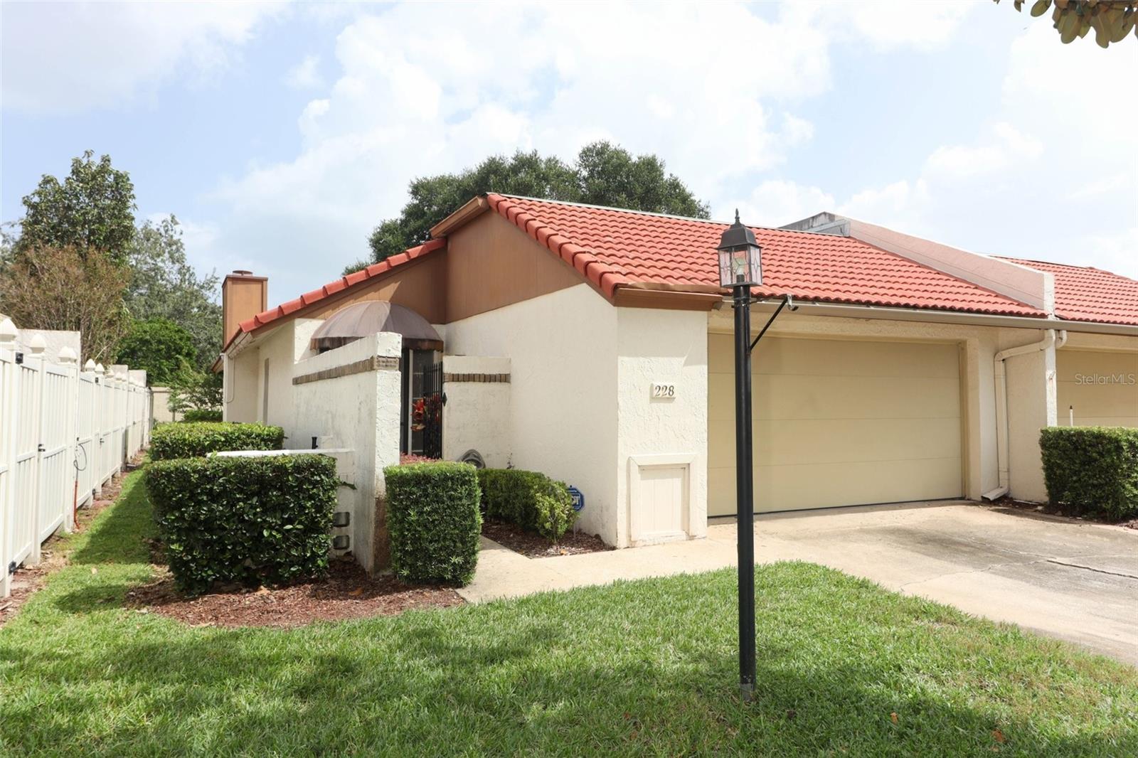 Photo one of 228 Balfour Dr # 17 Winter Park FL 32792 | MLS O6146885