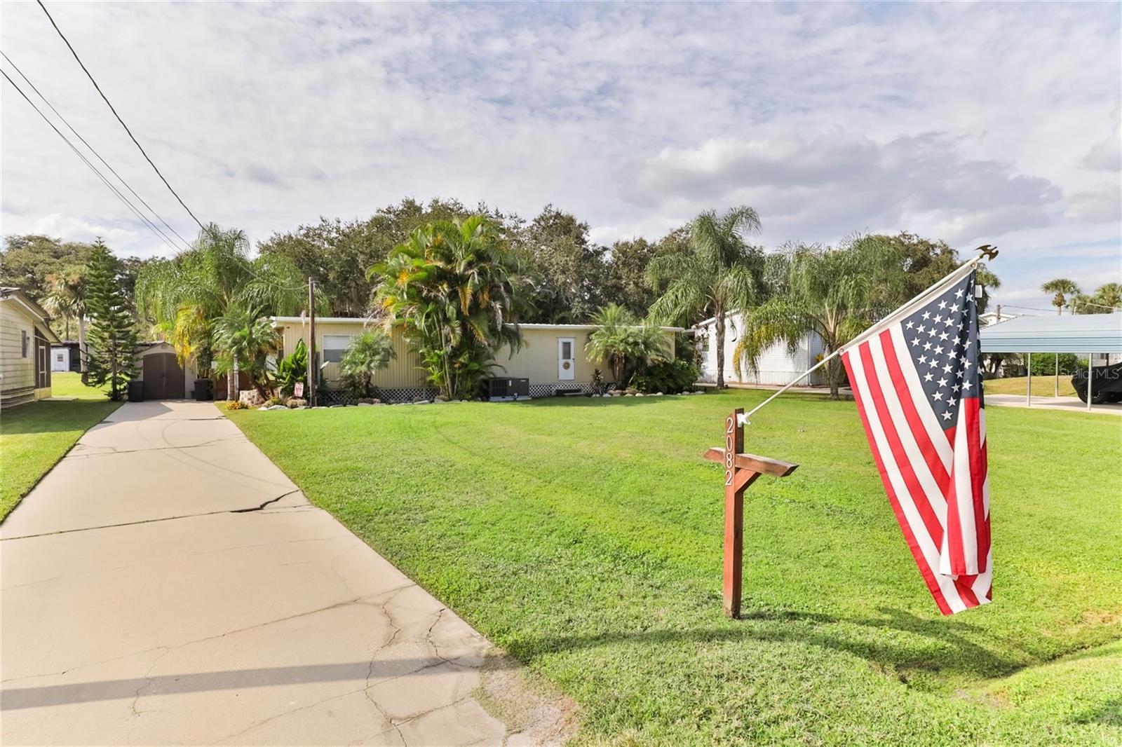 Photo one of 2082 Starboard Dr Geneva FL 32732 | MLS O6155788