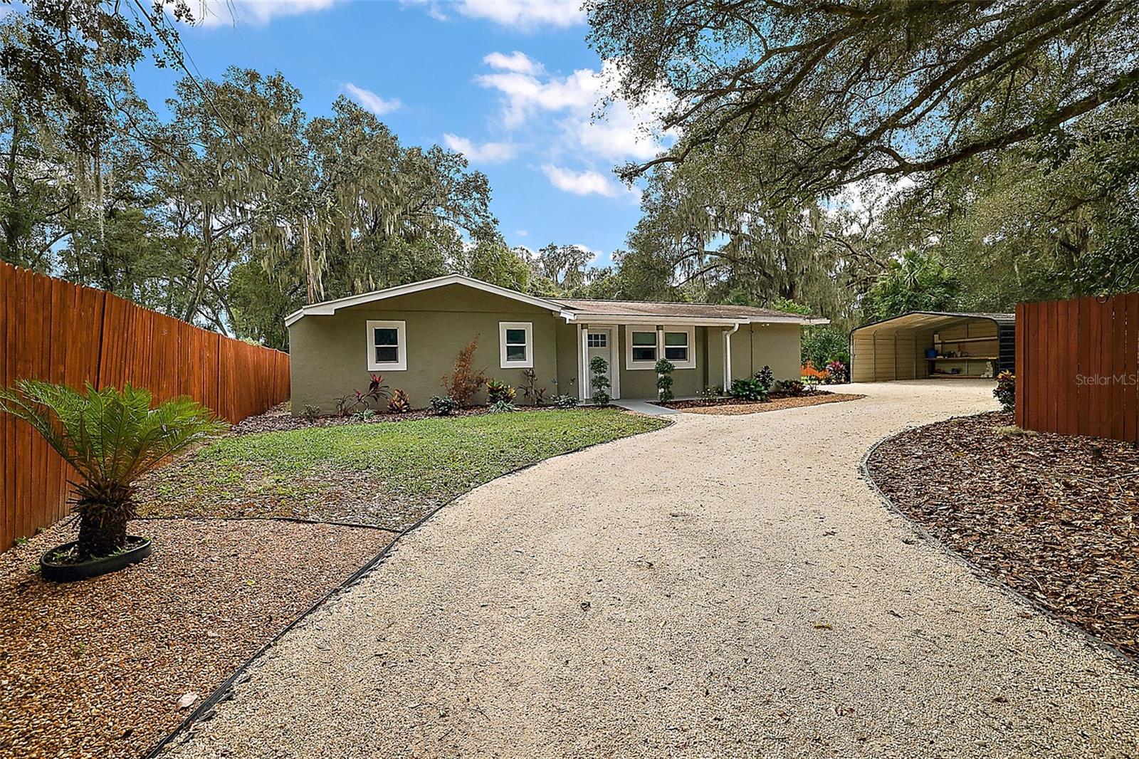 Photo one of 238 Griffin View Dr Lady Lake FL 32159 | MLS O6158329
