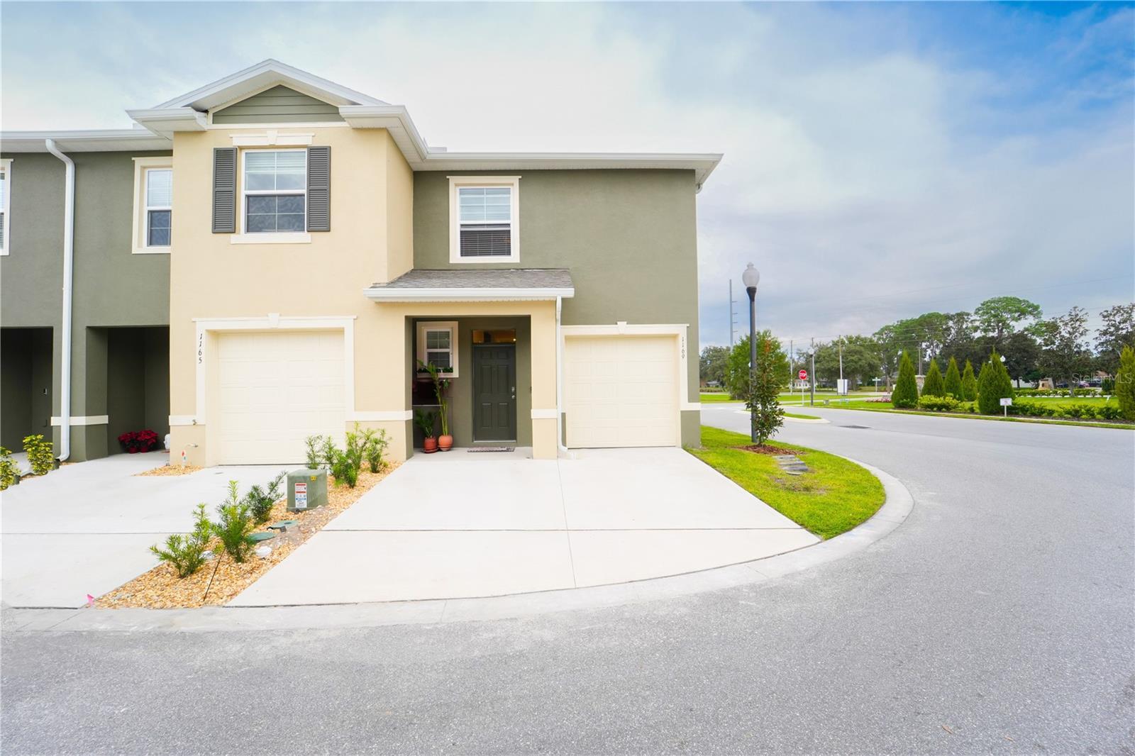 Photo one of 1169 Blue Jay Dr Davenport FL 33837 | MLS O6160745