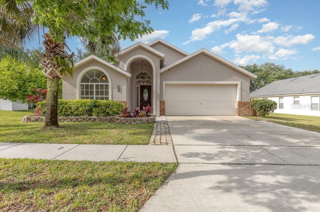 Photo one of 16045 Blossom Hill Loop Clermont FL 34714 | MLS O6169612