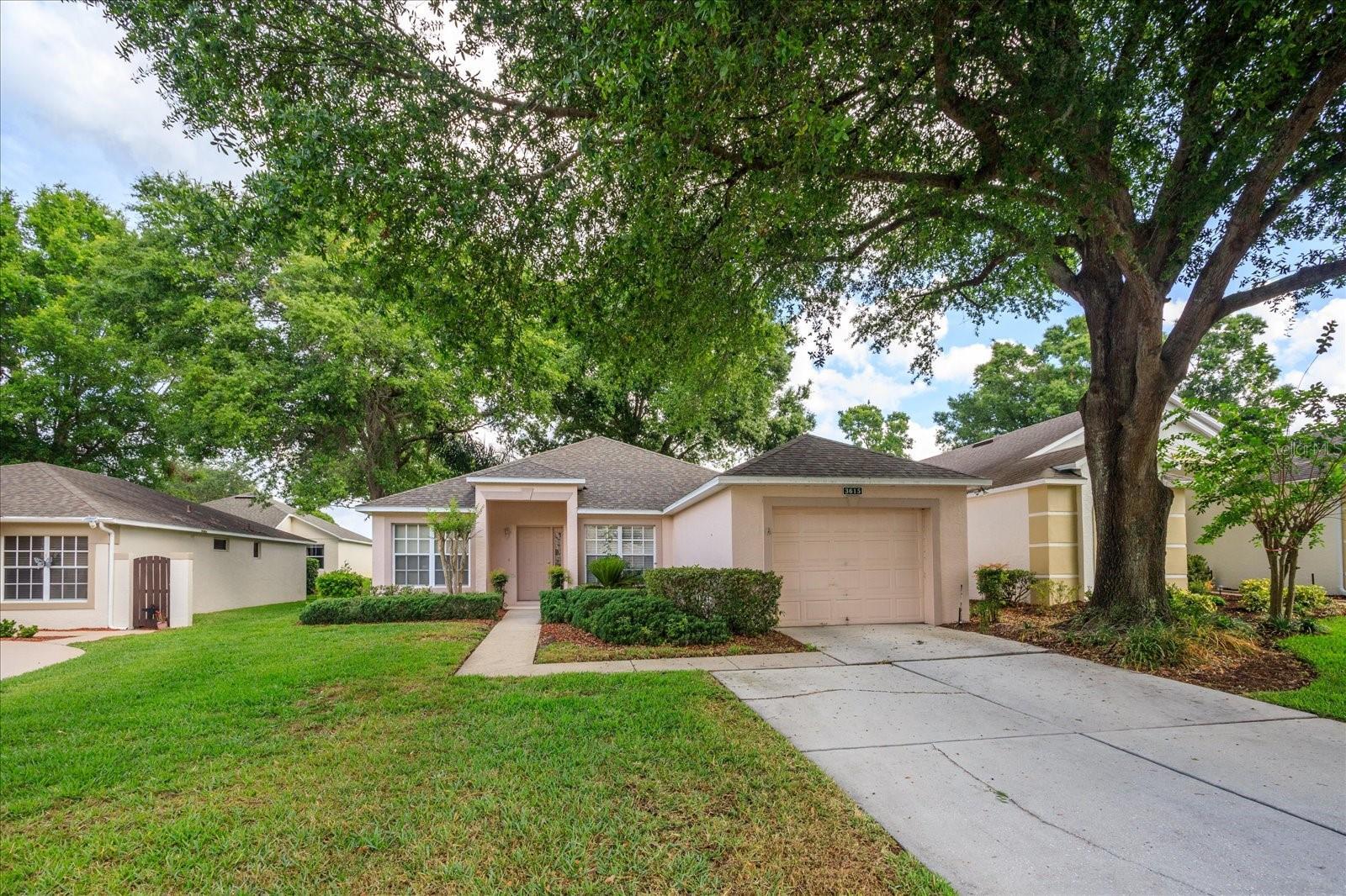 Photo one of 3615 Kingswood Ct Clermont FL 34711 | MLS O6170374