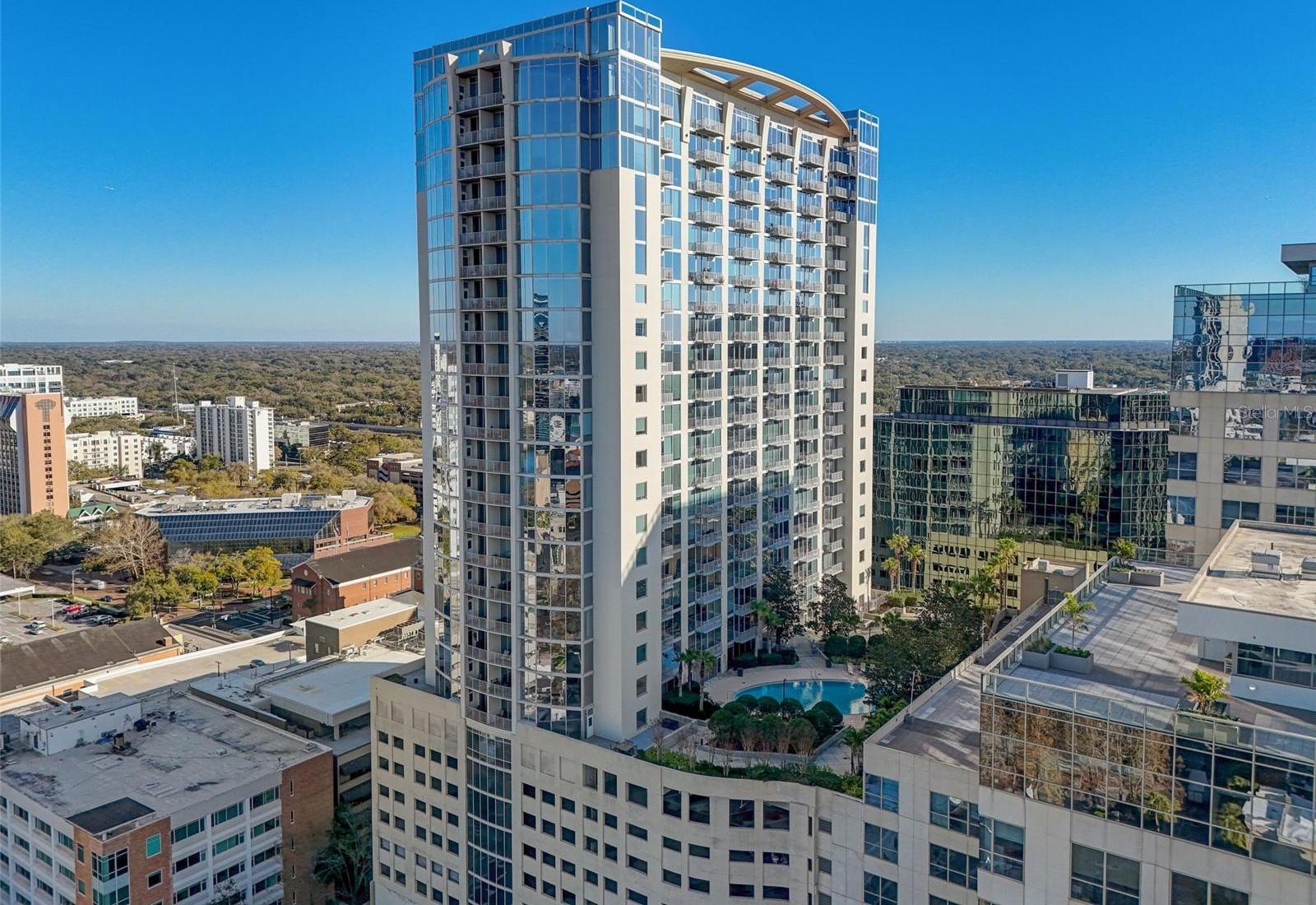 Photo one of 155 S Court Ave # 2402 Orlando FL 32801 | MLS O6180058