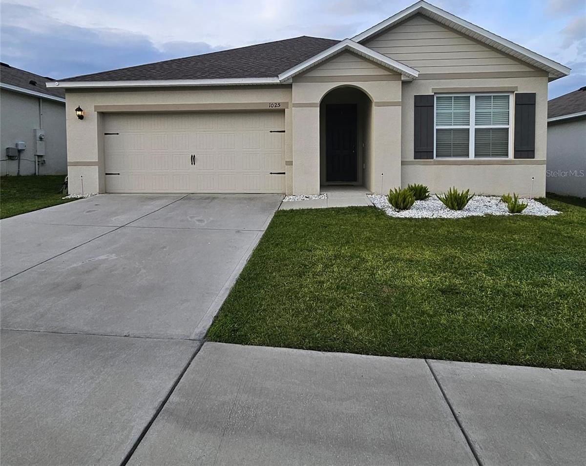 Photo one of 1025 Cambridge Dr Winter Haven FL 33881 | MLS O6180862