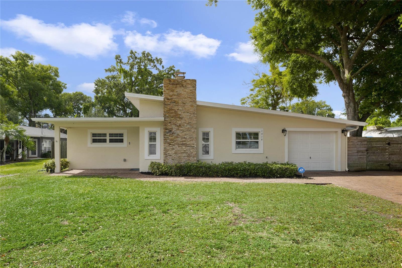 Photo one of 1616 Gatlin Ave Orlando FL 32806 | MLS O6184588