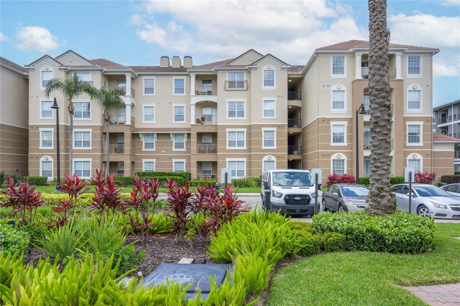 Photo one of 5000 Cayview Ave # 40308 Orlando FL 32819 | MLS O6184742