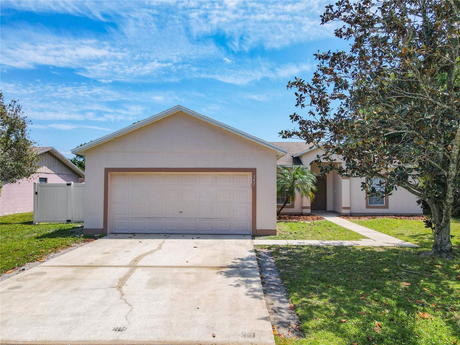 Photo one of 347 Montgomery Ct Kissimmee FL 34758 | MLS O6189788