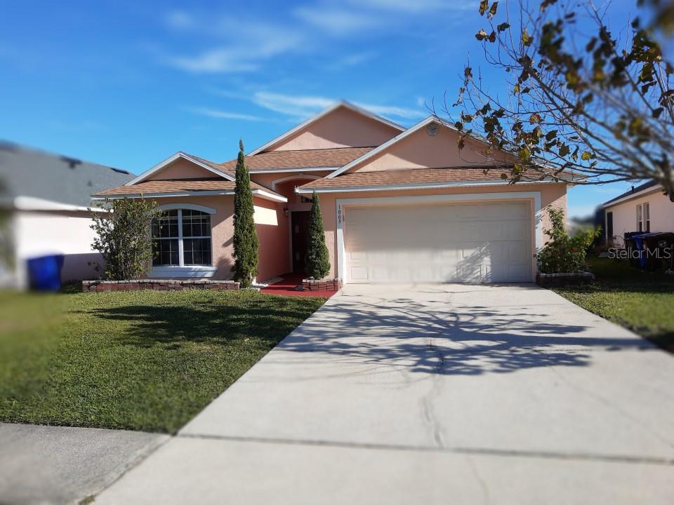 Photo one of 1009 Soaring Eagle Ln Kissimmee FL 34746 | MLS O6191216