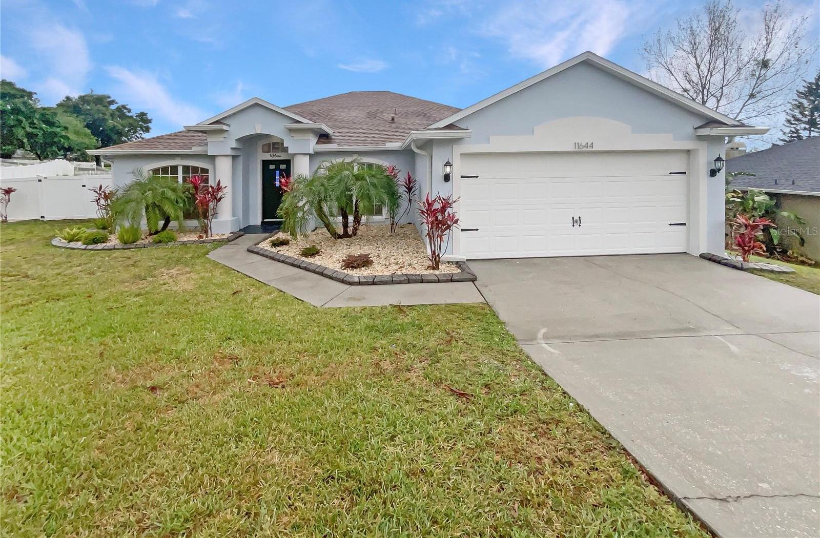 Photo one of 11644 Pineloch Loop Clermont FL 34711 | MLS O6193513