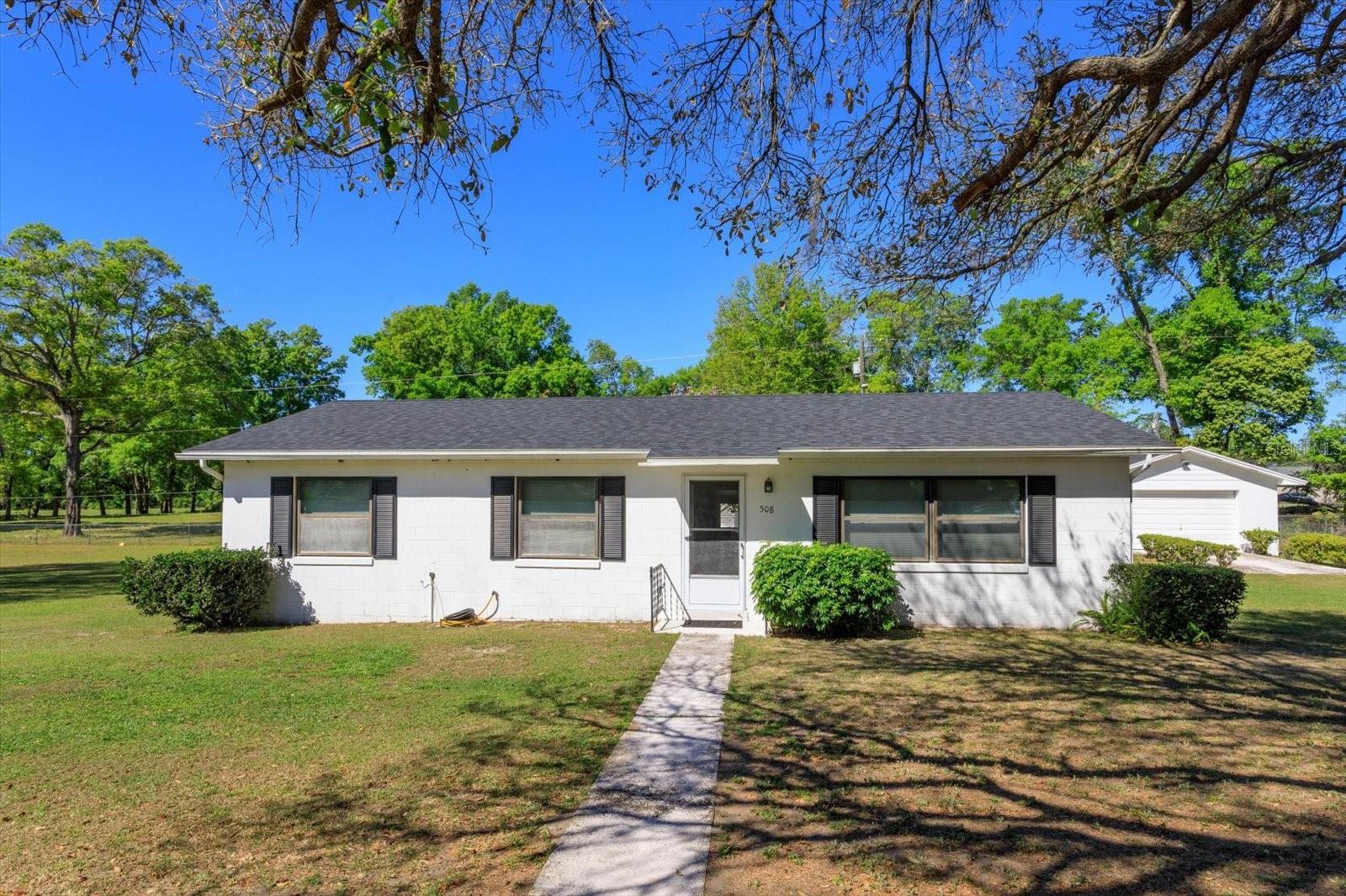 Photo one of 508 Suggs Rd Apopka FL 32703 | MLS O6193793