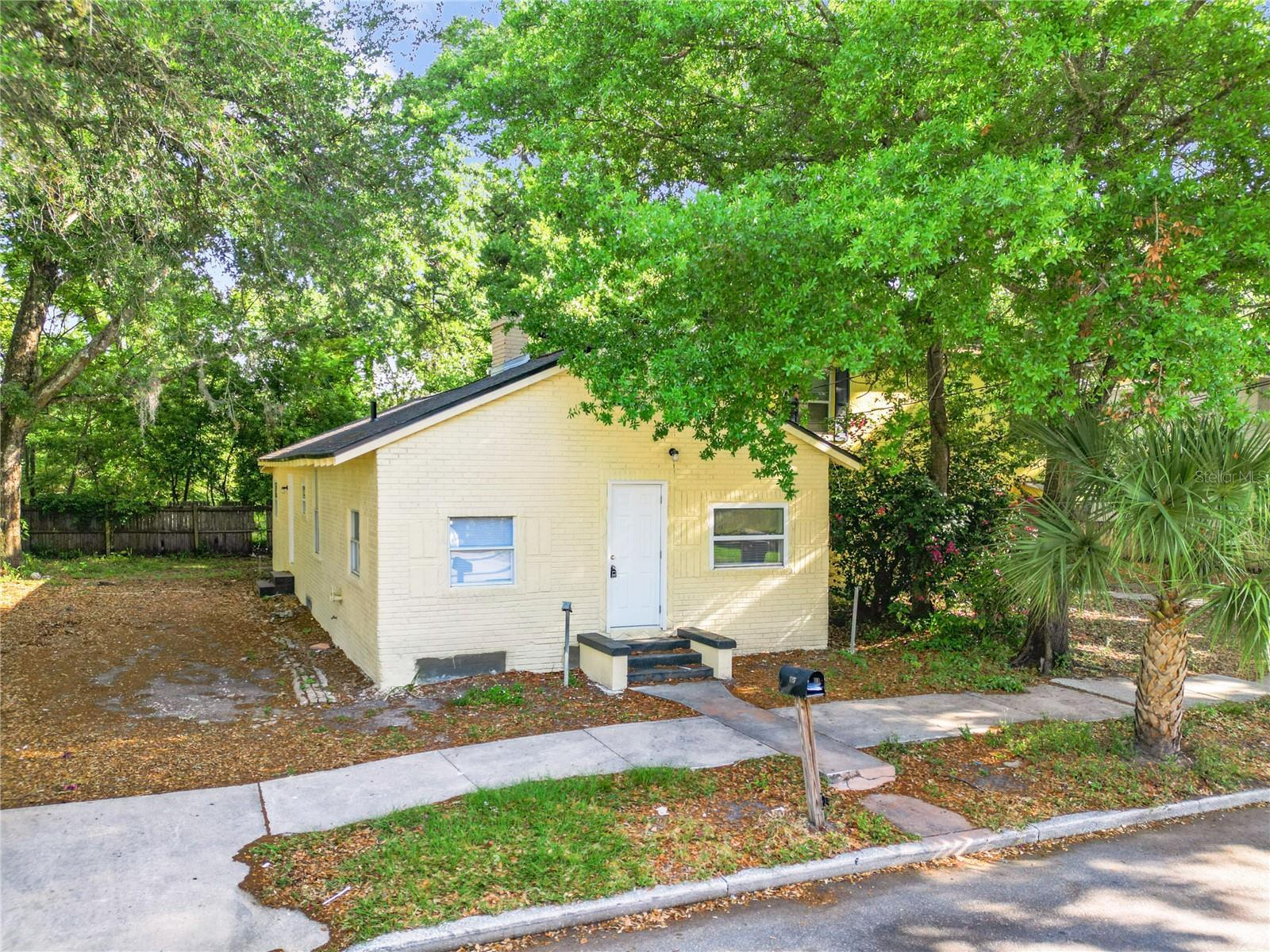 Photo one of 725 Columbia St Orlando FL 32805 | MLS O6194023