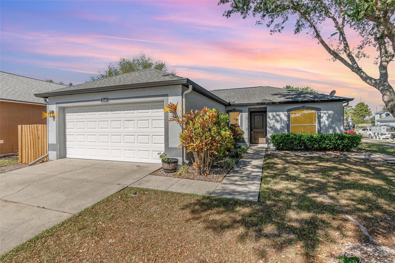 Photo one of 3507 Stonefield Dr Orlando FL 32826 | MLS O6194199