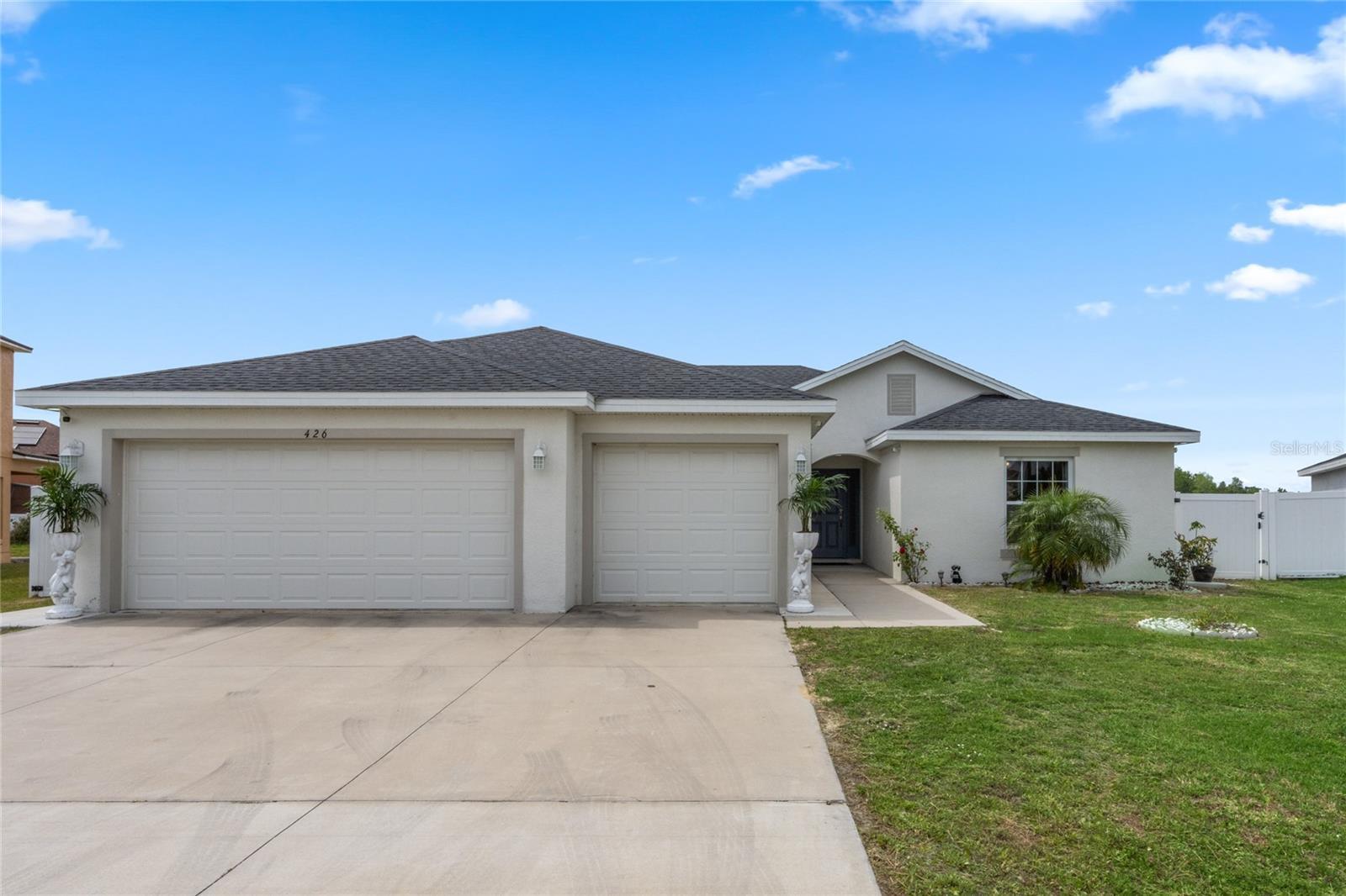 Photo one of 426 Bloomfield Dr Kissimmee FL 34758 | MLS O6194238