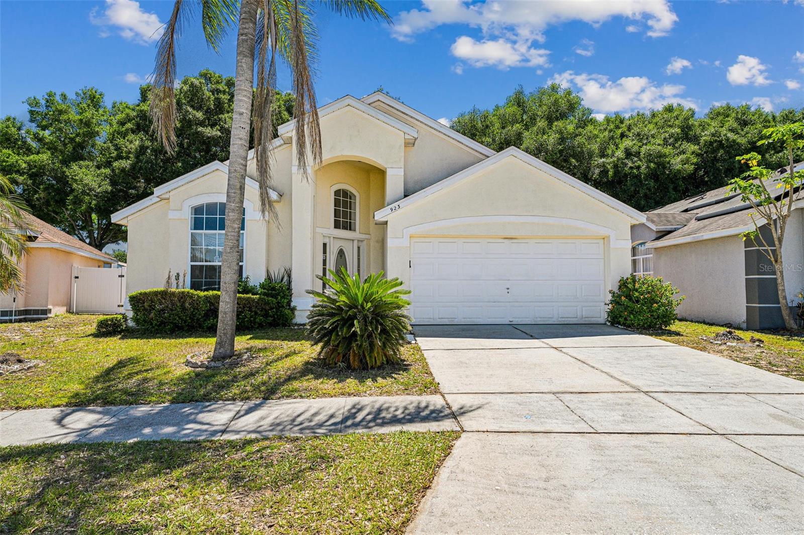 Photo one of 923 Downing Cir Davenport FL 33897 | MLS O6195697