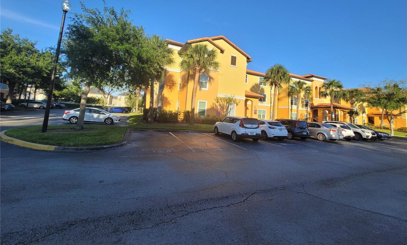 Photo one of 5455 Vineland Rd # 3305 Orlando FL 32811 | MLS O6196880