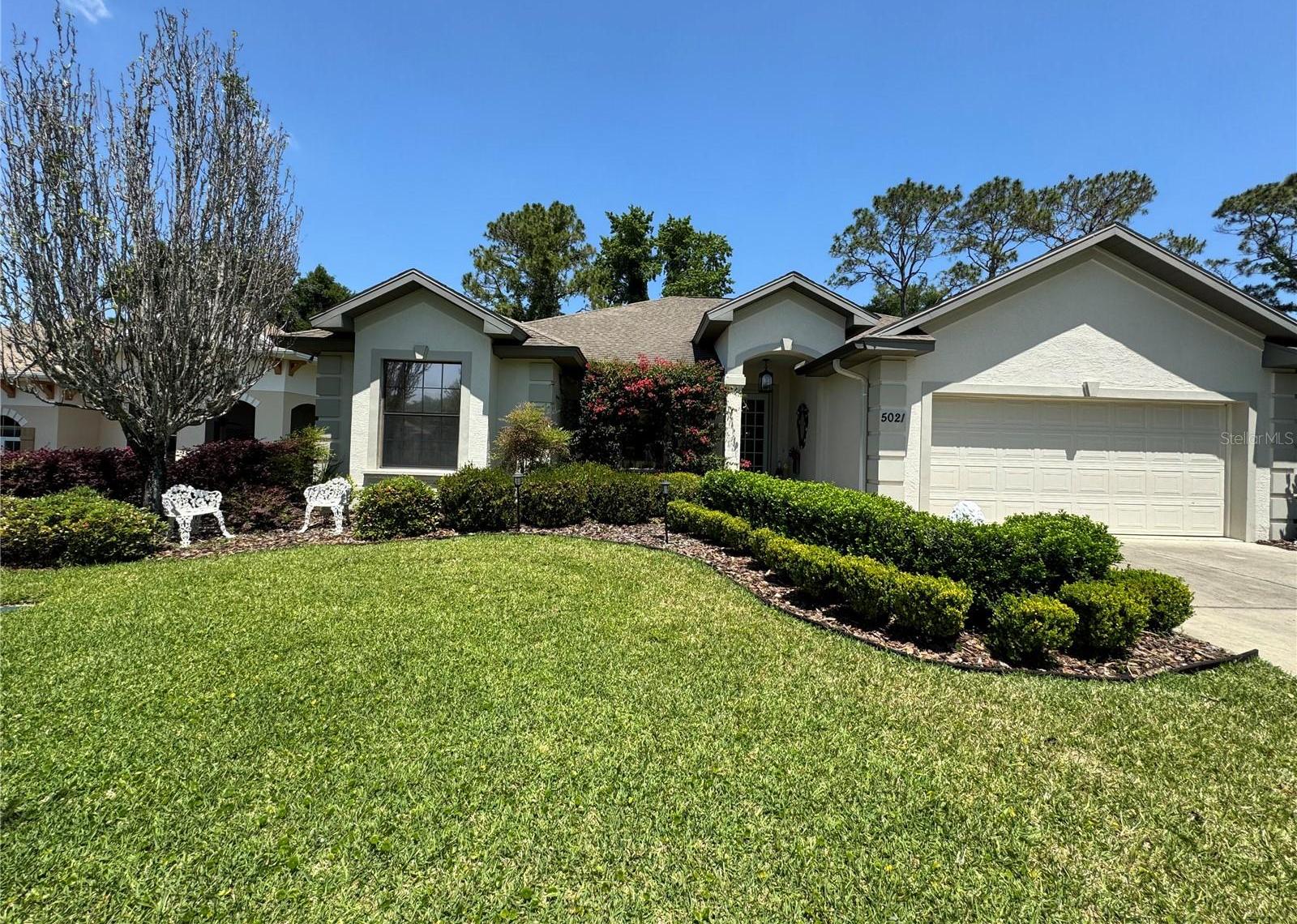 Photo one of 5021 Harbor Hts Lady Lake FL 32159 | MLS O6197062