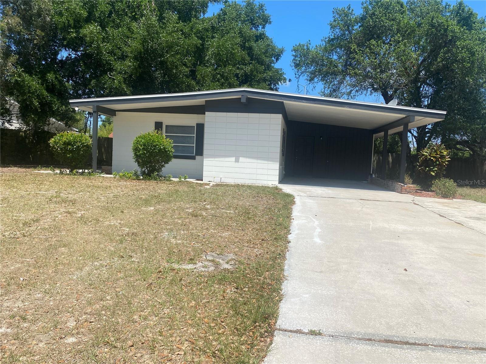 Photo one of 1303 Stately Oaks Nw Dr Winter Haven FL 33881 | MLS O6202175