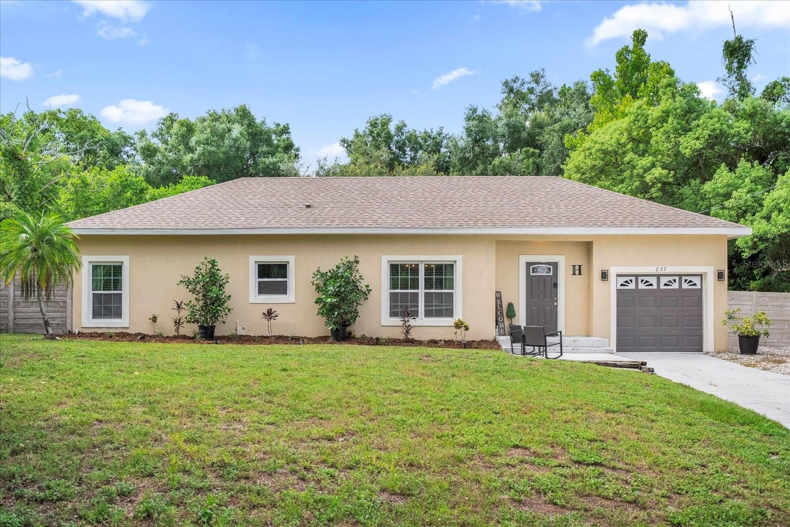 Photo one of 237 Lake View Dr Sanford FL 32773 | MLS O6230159