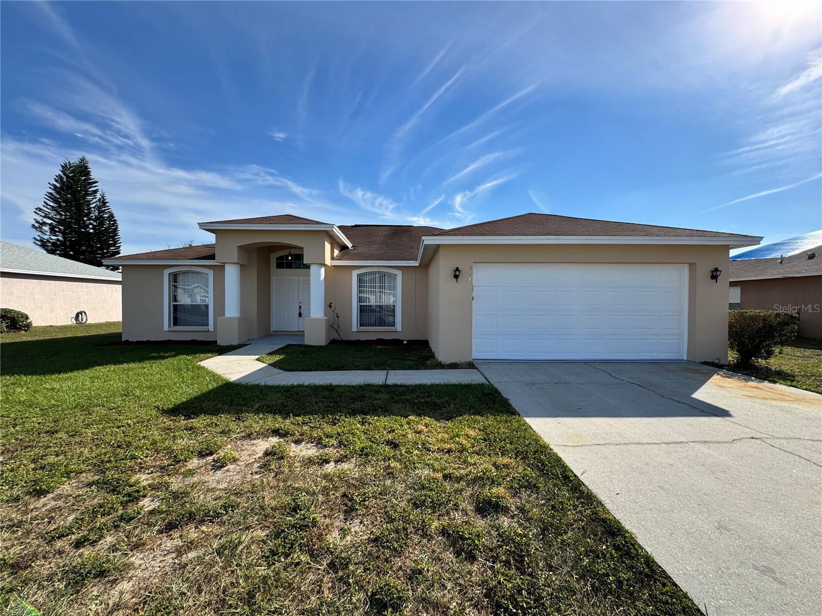 Photo one of 817 Highland Crest Loop Lake Wales FL 33853 | MLS O6252958