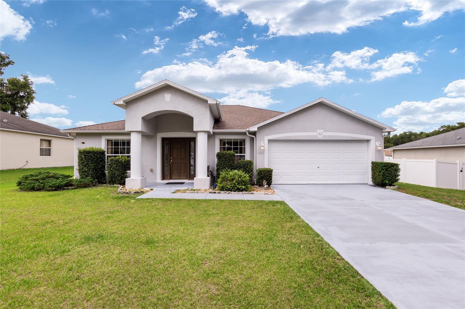 Photo one of 3107 Ne 24 Pl Ocala FL 34470 | MLS OM689484
