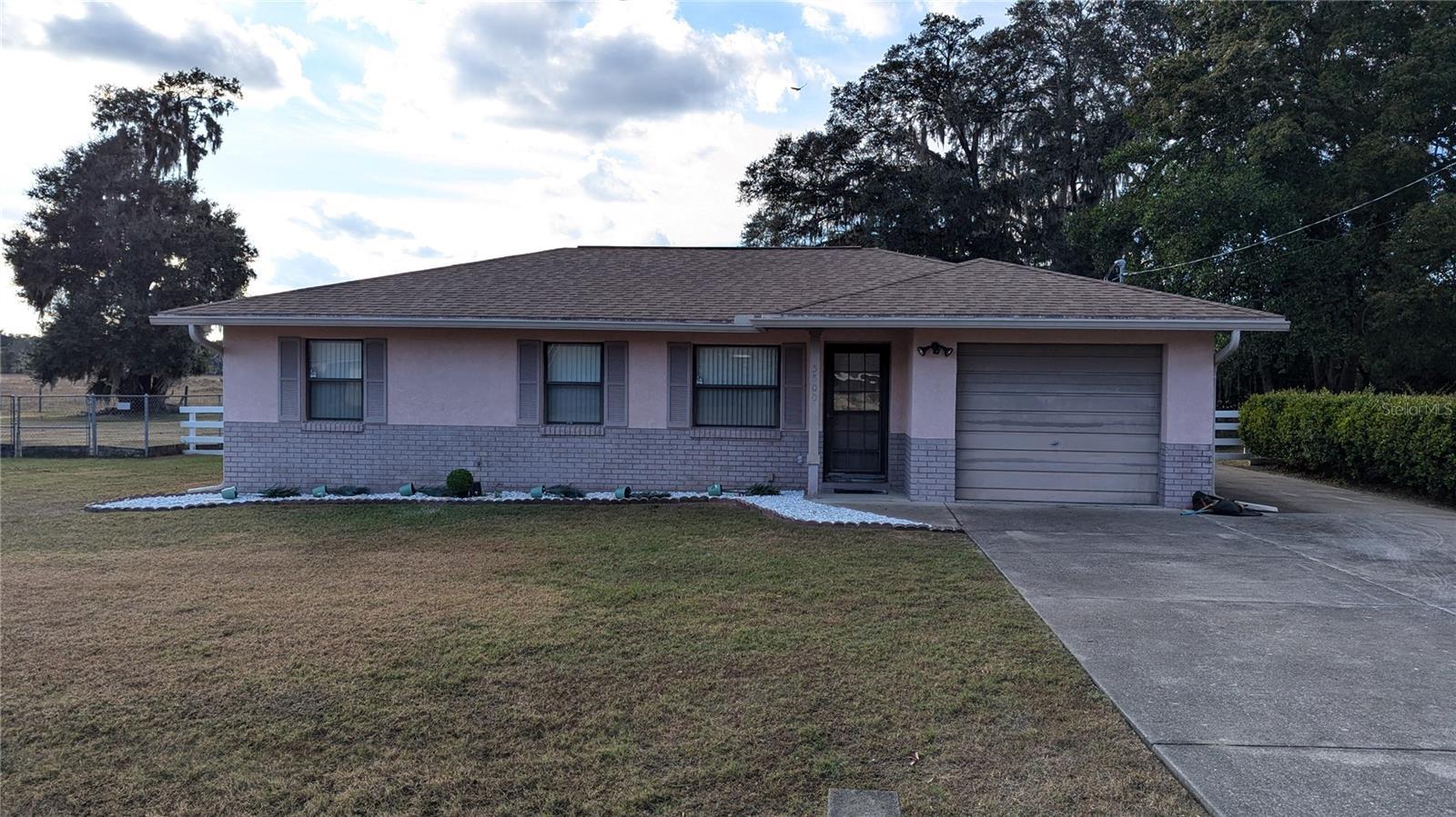 Photo one of 5500 Ne 11Th Ave Ocala FL 34479 | MLS OM690369