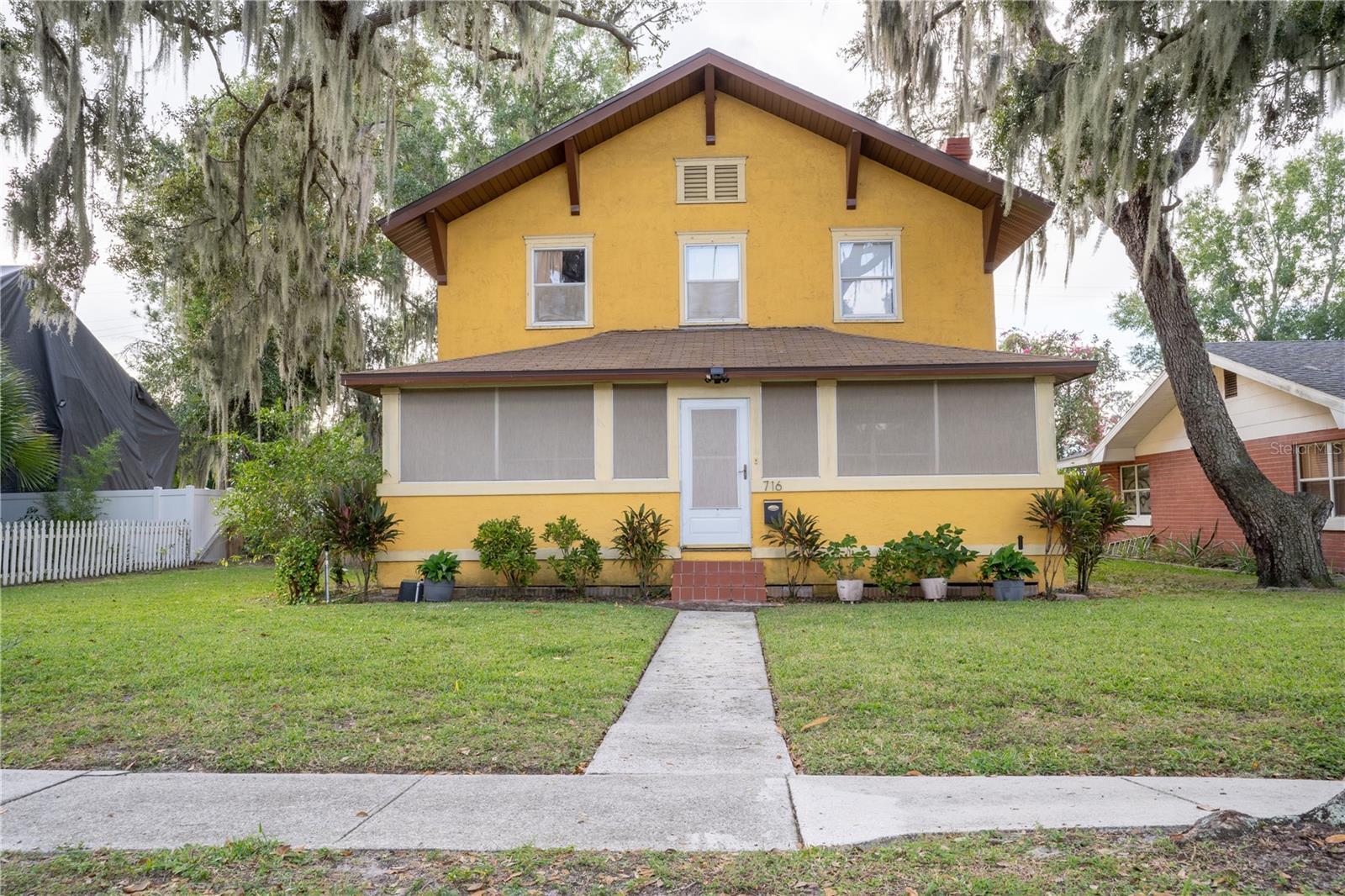 Photo one of 716 Avenue A Sw Winter Haven FL 33880 | MLS P4928378