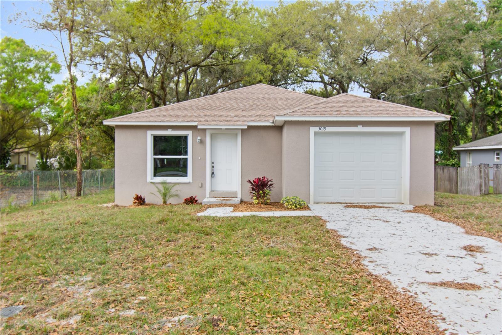 Photo one of 3019 Thornhill Rd Winter Haven FL 33880 | MLS P4929441