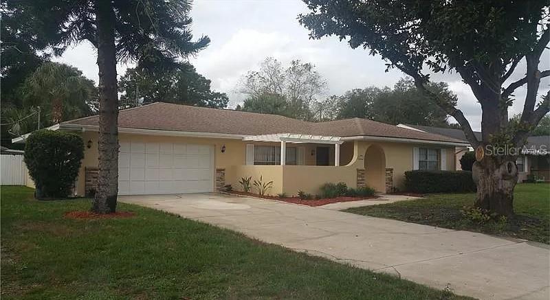 Photo one of 121 Lincoln Rd Winter Haven FL 33884 | MLS P4929504