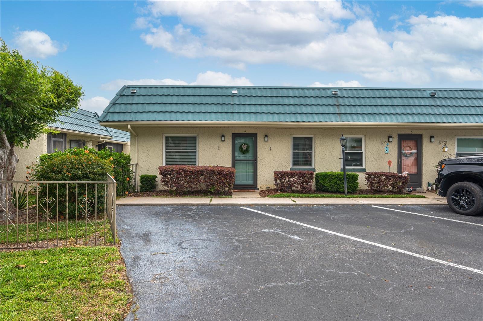 Photo one of 345 24Th Nw St # 6 Winter Haven FL 33880 | MLS P4930037