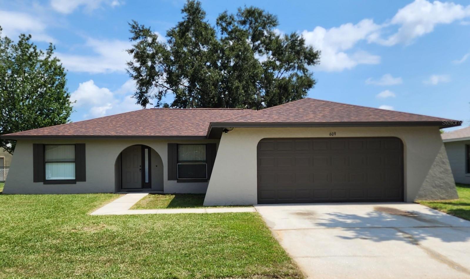 Photo one of 609 Estrada Ln Kissimmee FL 34758 | MLS R4907096